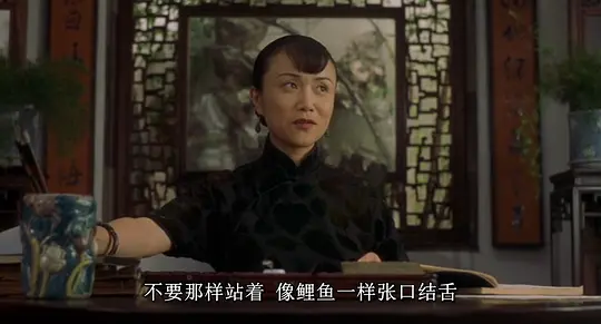 庭院里的女人剧照