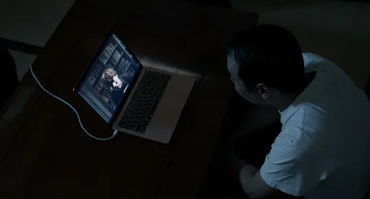 在公交车站直到黎明剧照