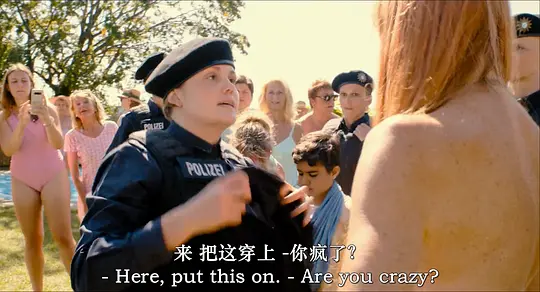 露天泳池剧照