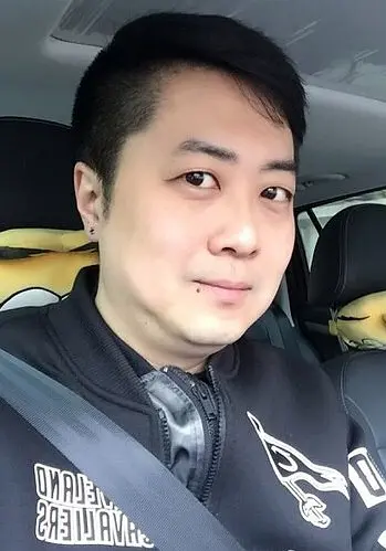 张震