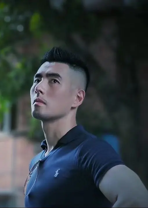 车亮逸
