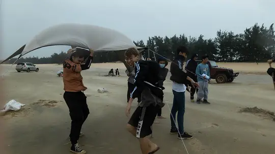 暴雨过境剧照