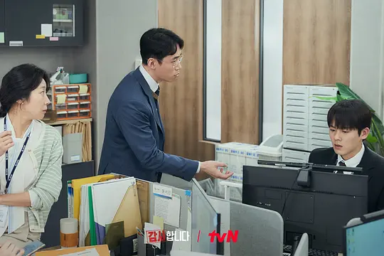 监察剧照