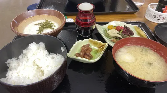 时光流逝,饭菜依旧美味剧照